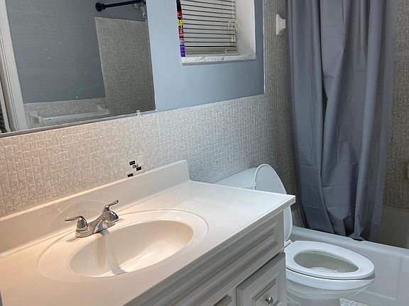 2nd image of 20200 NE 27th Ct #J5