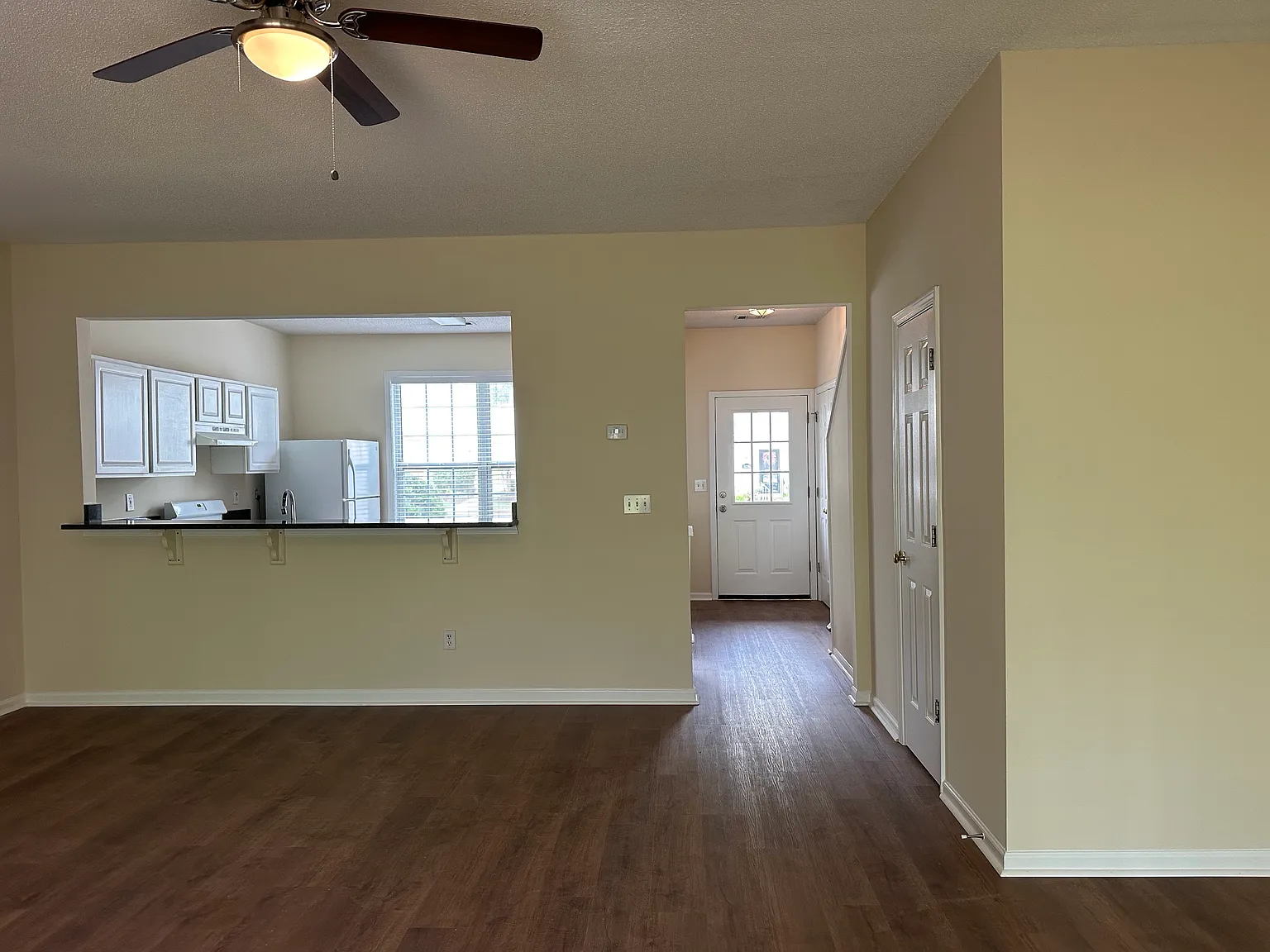 3 bed, 1428 sqft, $2,000 — Photo 3
