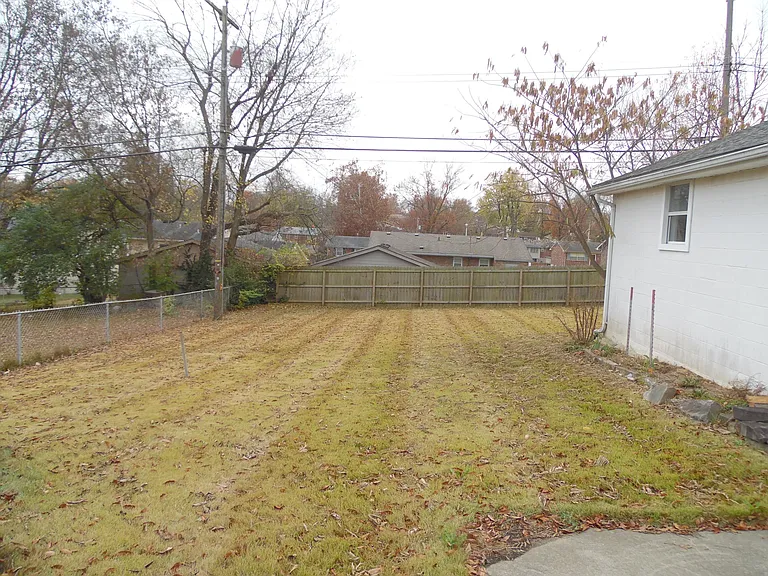 352 Harvard Dr — Photo 8
