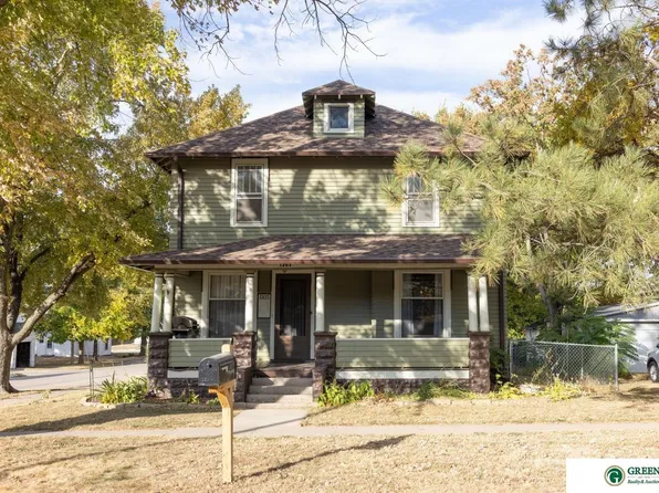 1303 N Burlington Ave, York, NE 68467