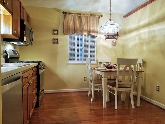 2nd image of 709 Brooketree Ct