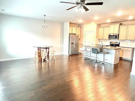 3rd image of 2206 Justify Ln
