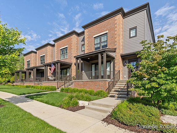 3rd image of 7285 Schoolhouse Dr SE Unit 9