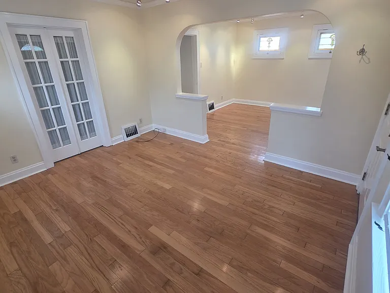 6731 Lansdowne Ave — Photo 2