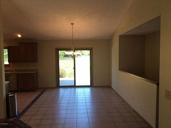 5th image of 10111 E D Ave