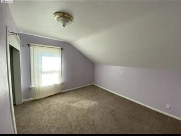 560 Tyler St — Photo 2