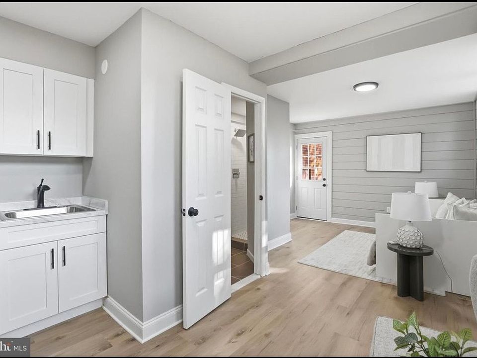 1st image of 421 Saint Margarets Dr