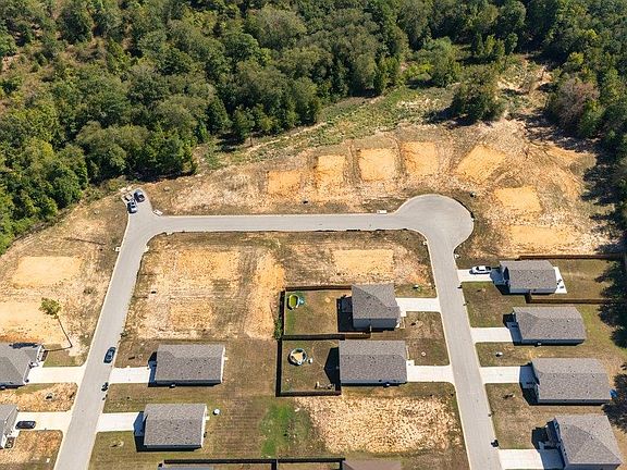 3rd image of 21 Oak Valley Dr