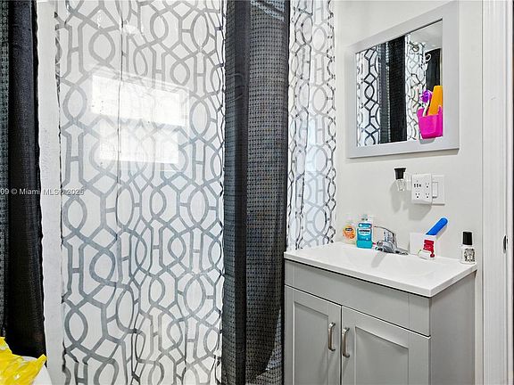 4th image of 702 50th St #1