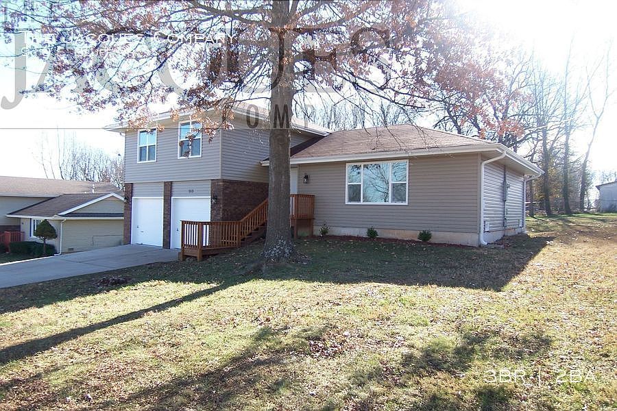 1st image of 910 E Bluff Dr