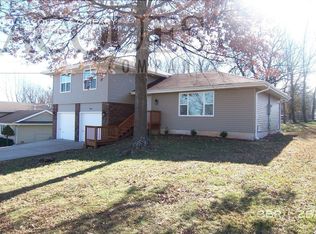 910 E Bluff Dr, Springfield, MO 65803