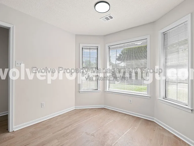 2295 Belin Dr — Photo 7