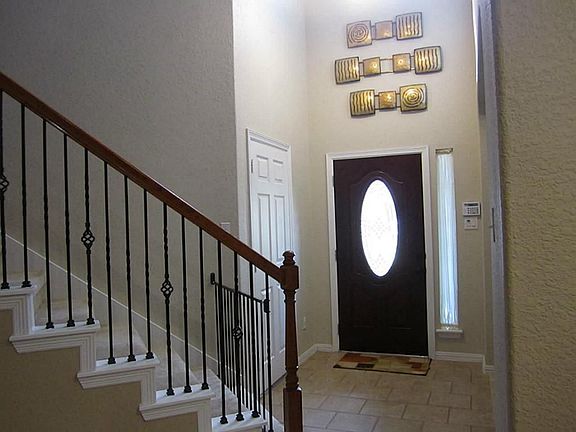 3rd image of 424 Drake Ln