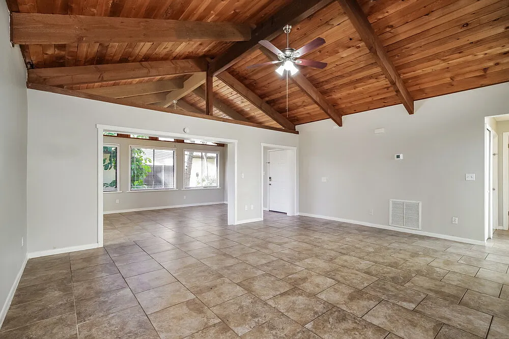 3 bed, 2.0 bath, 1367 sqft, $2,035 — Photo 4