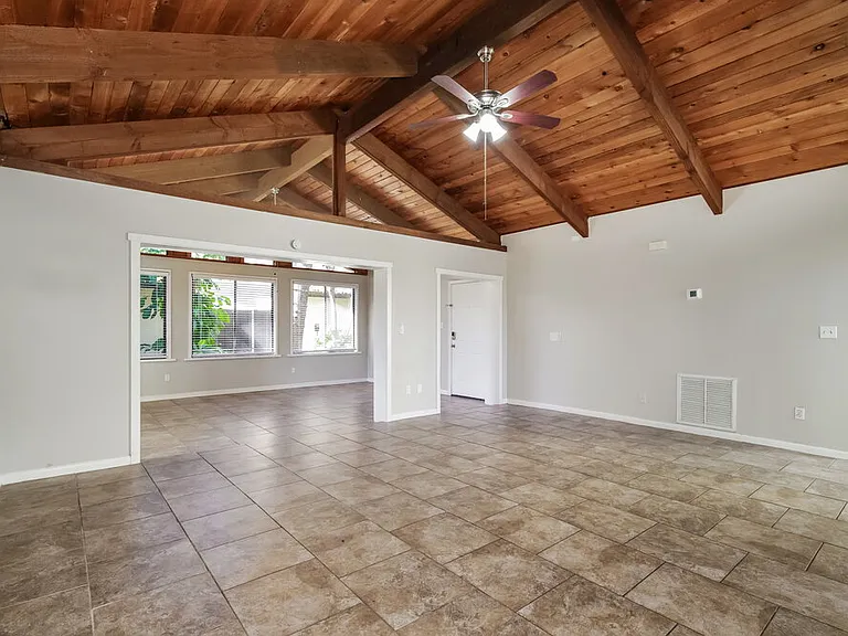 225 Bayhead Dr — Photo 4