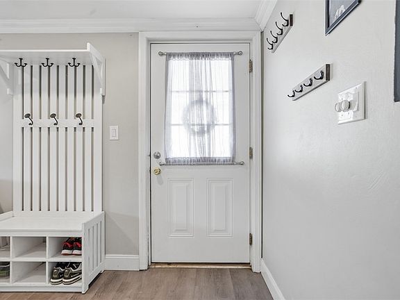 5th image of 2833 Oak St