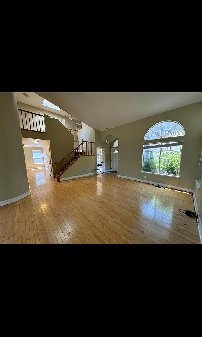 4 bed, 2.5 bath, 2188 sqft, $3,000 — Photo 3