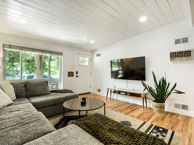 8620 Alta Vista Dr — Photo 4