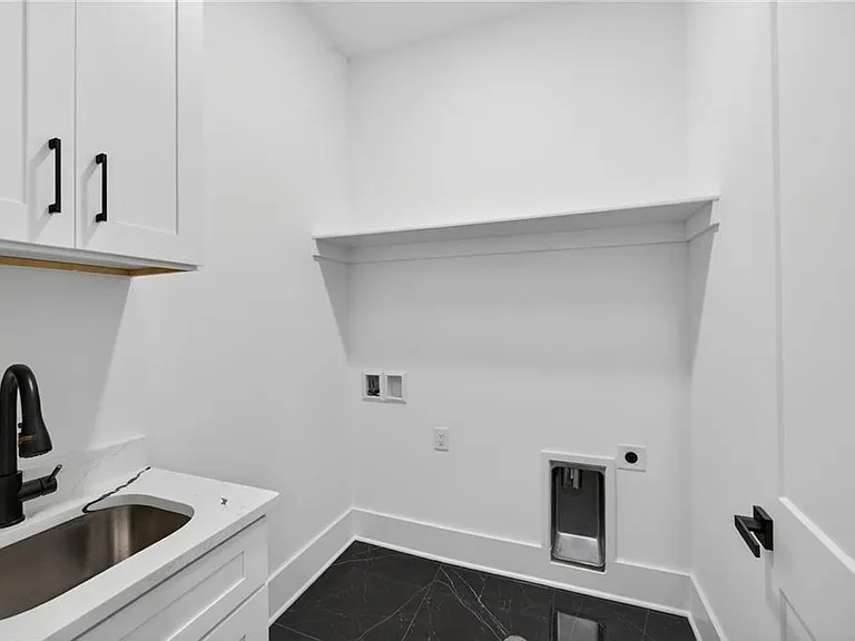 405 Thunder Rd — Photo 49