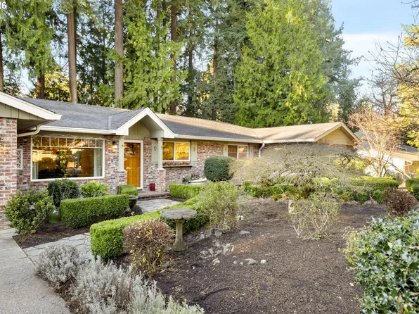 4520 Calaroga Dr, West Linn, OR 97068