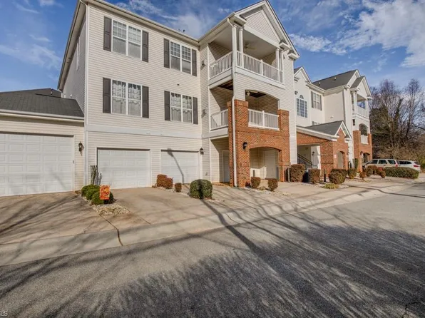 319 College Rd Unit 202, Greensboro, NC 27410
