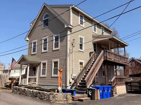 8 Woodwards Ln, Taunton, MA 02780