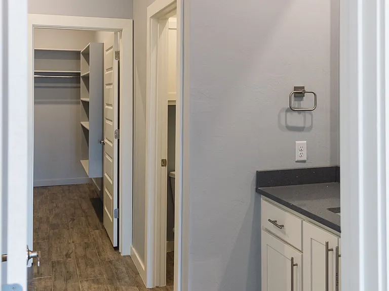 512 Remington Ave — Photo 36