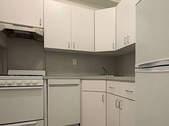 5th image of 435 W 57th St APT 15O