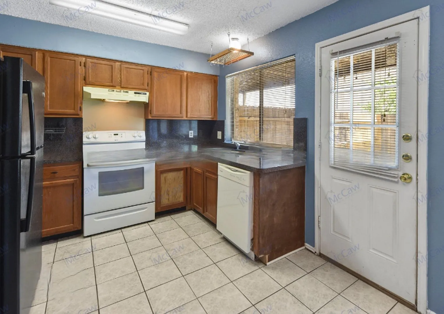 2 bed, 1.5 bath, $1,400 — Photo 3