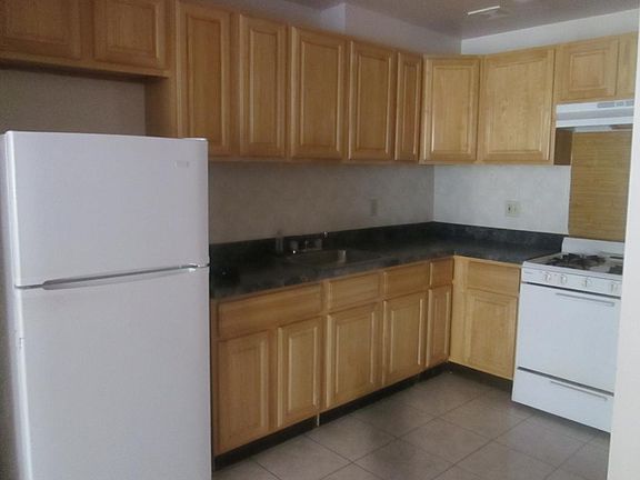 3rd image of 814 E 216th St #2