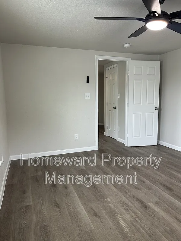 Building Photo - 407 N Justin Ave #B