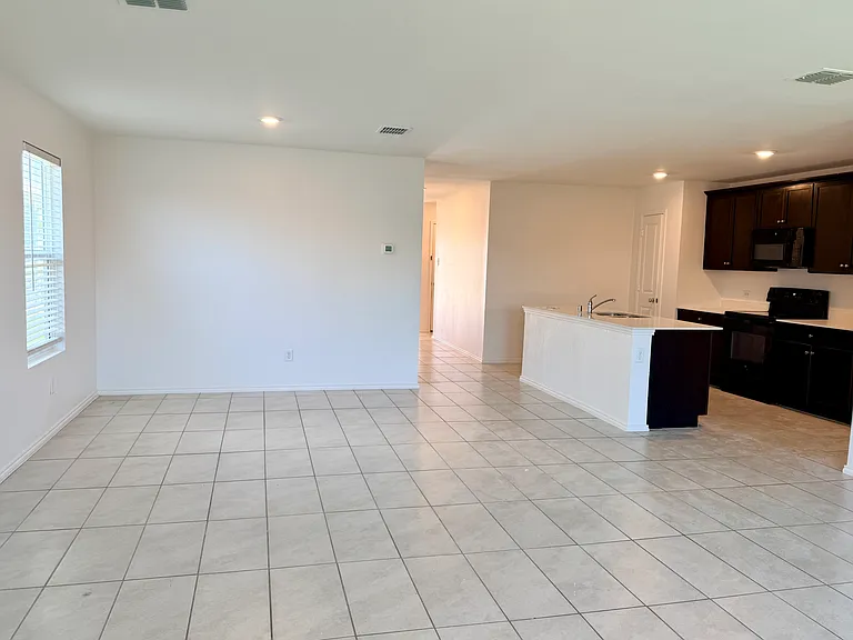 128 Honeysuckle St — Photo 11