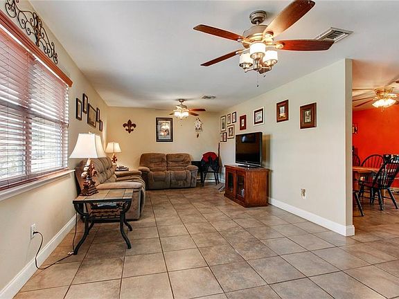 4th image of 411 John Hopkins Dr