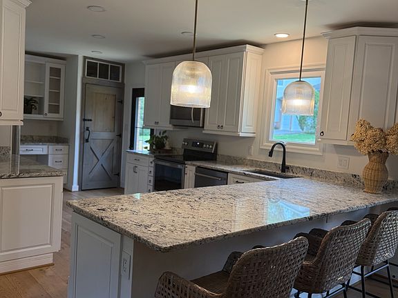 5th image of 7203 Manor House Dr