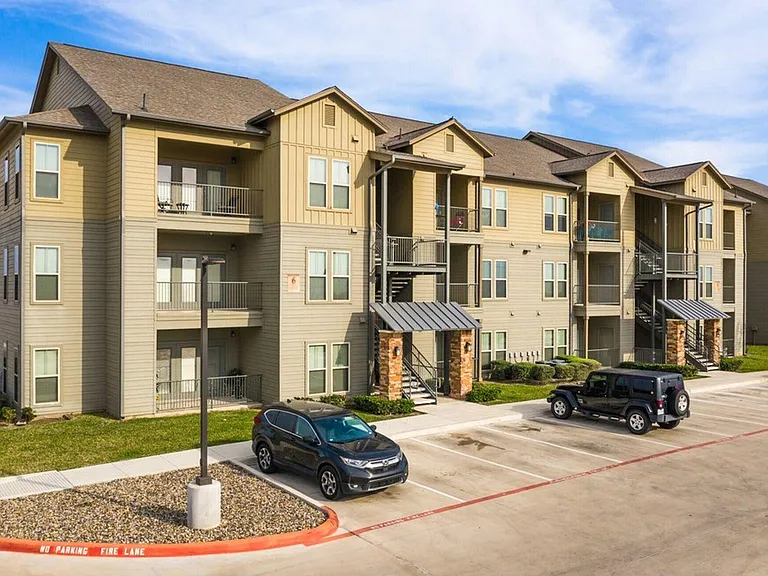 Santa Anna Apartments — Photo 10