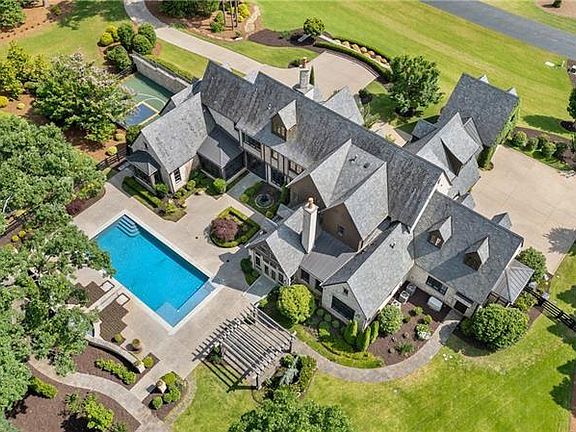 3rd image of 560 Lost River Bnd