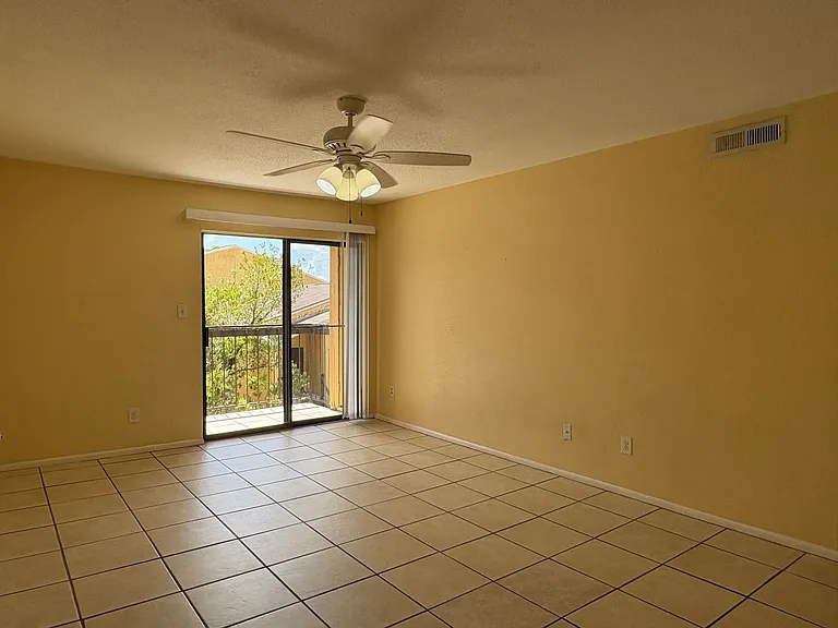 2905 Winkler Ave #719 — Photo 3