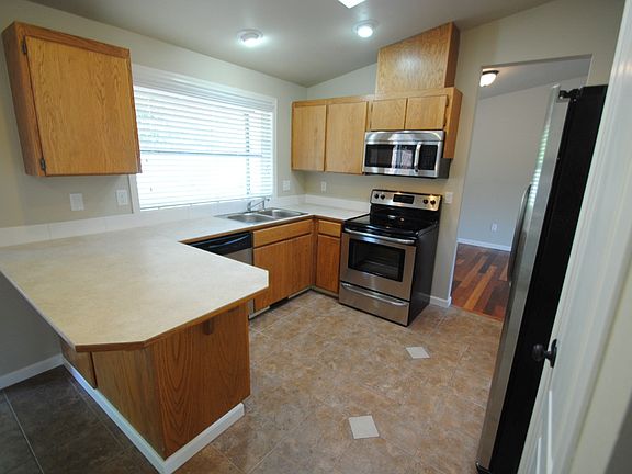 4th image of 7605 92nd Ave SW