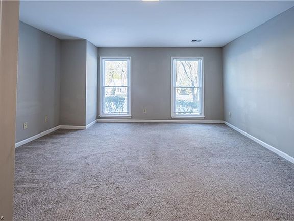 3rd image of 5305 N Oaks Dr