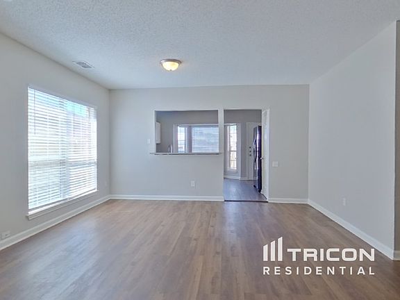3rd image of 429 Lookout Mountain Trl