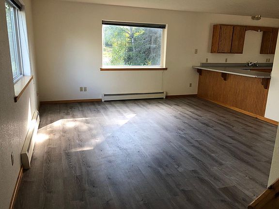 Entry to Living Room