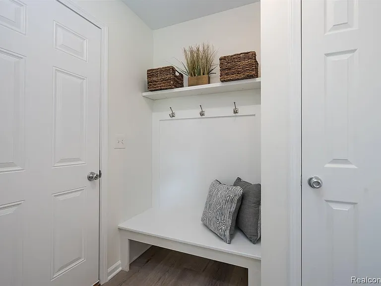 425 Knollwood Dr — Photo 15