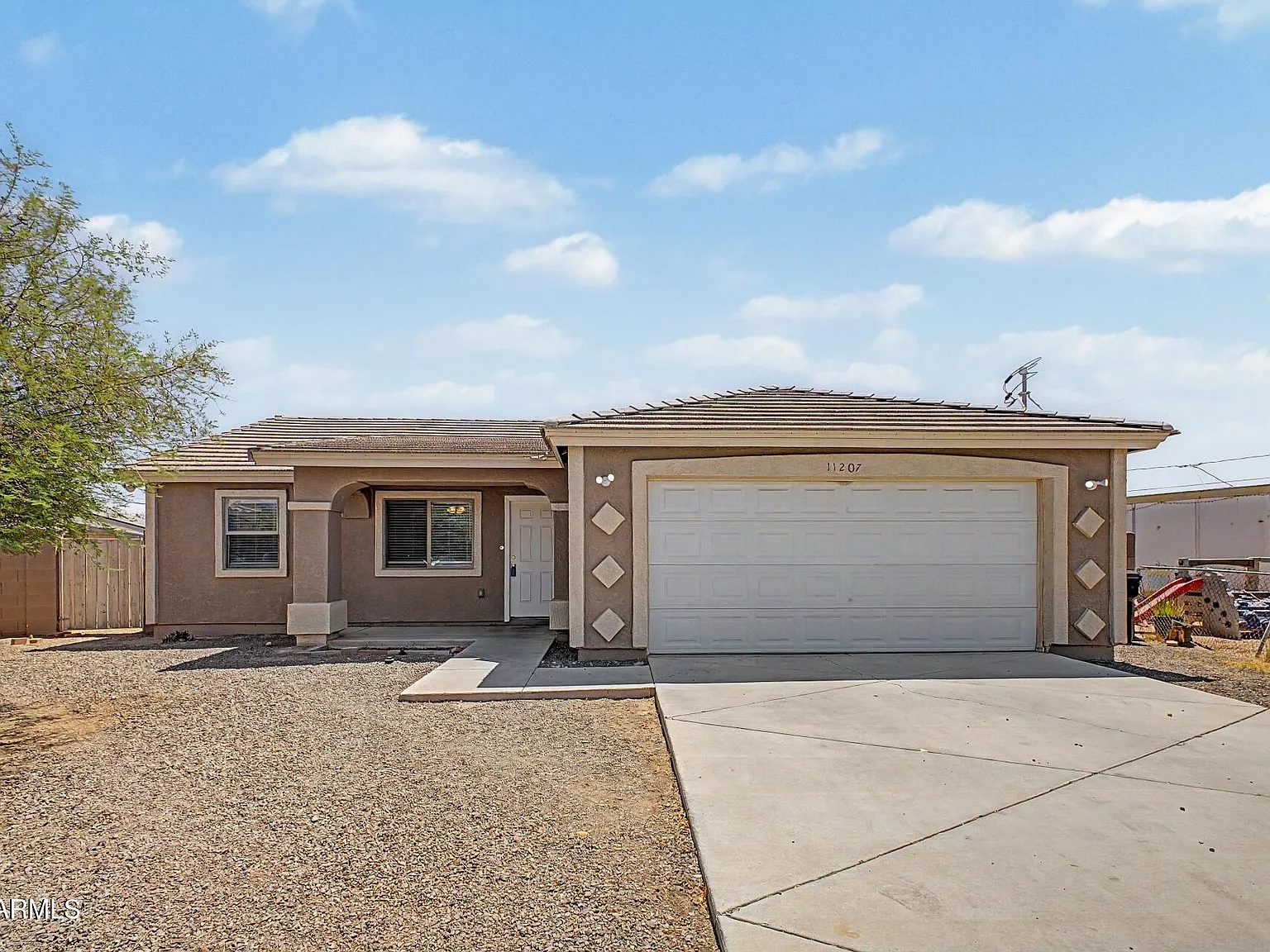 3 bed, 2.0 bath, 1272 sqft, $1,775 — Photo 1