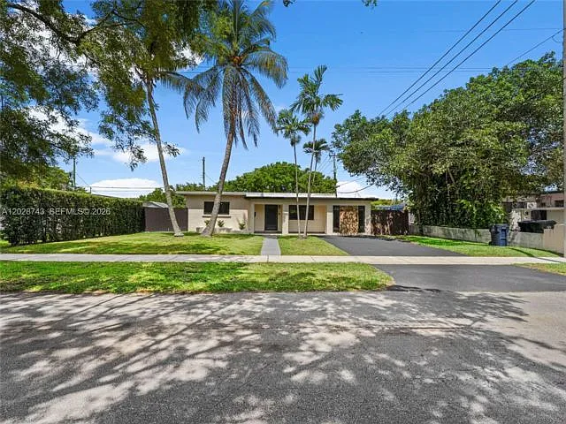 3 bed, 2.0 bath, 1846 sqft, $4,700 — Photo 2