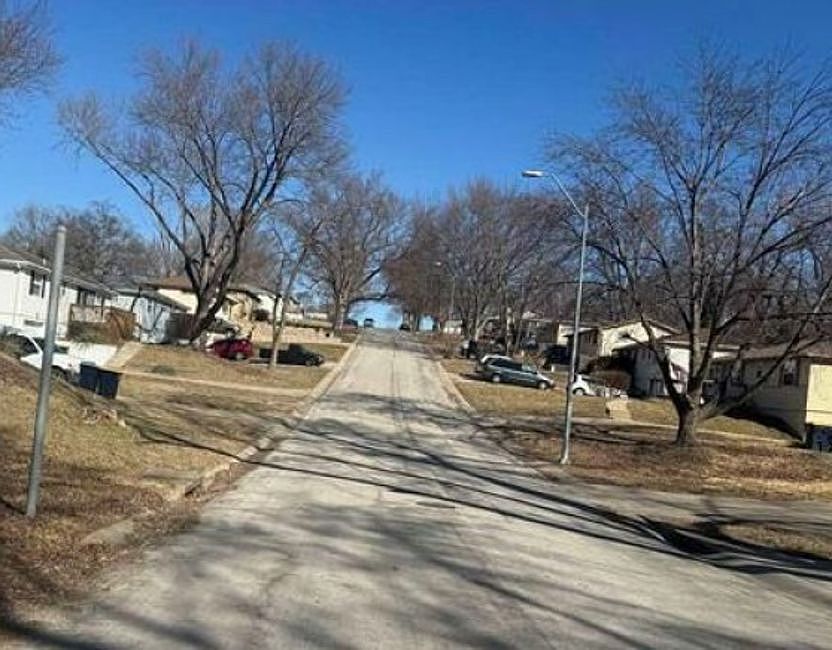 Exterior Neighborhood (street photo)