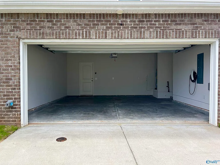 146 Maple Spring Trl — Photo 37