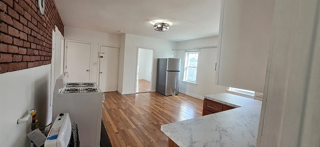 Building Photo - 14 Orient St #2