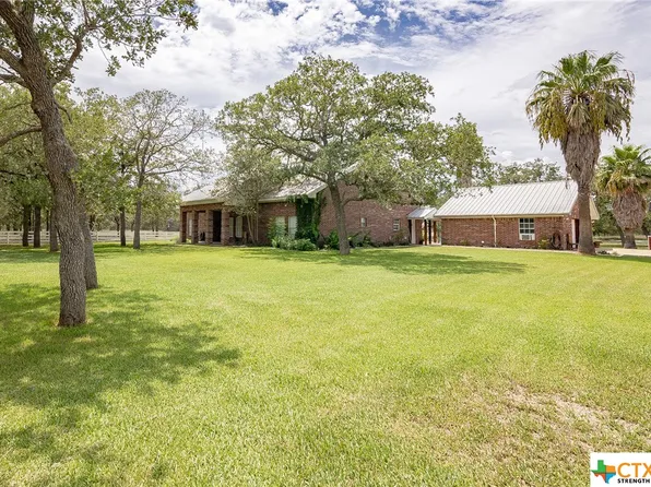 1375 Fannin Oaks Dr, Victoria, TX 77905