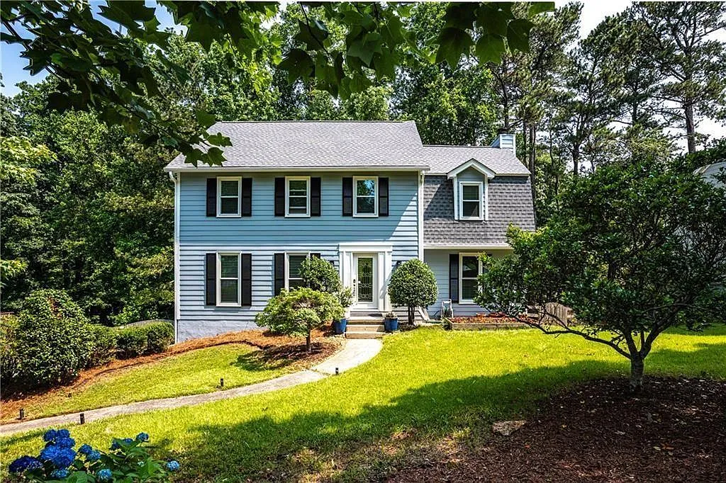 4 bed, 2.5 bath, 2548 sqft, $3,100 — Photo 2