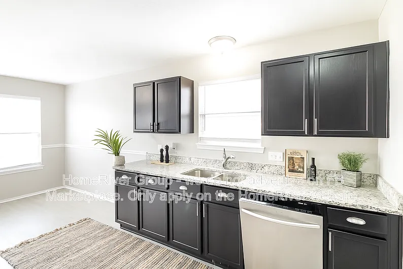 4 bed, 2.5 bath, 2300 sqft, $2,395 — Photo 3